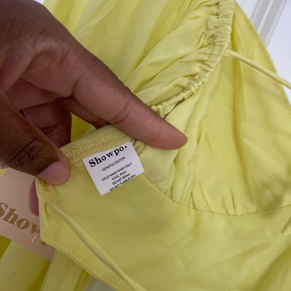 NWT Showpo. Shantal Balloon Sleeve Open back Crop Top in Pastel Yellow - Picture 9 of 9